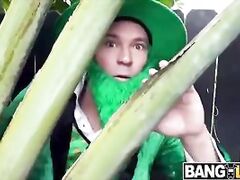 Rose Monroe comemorando o Dia de São Patrício.